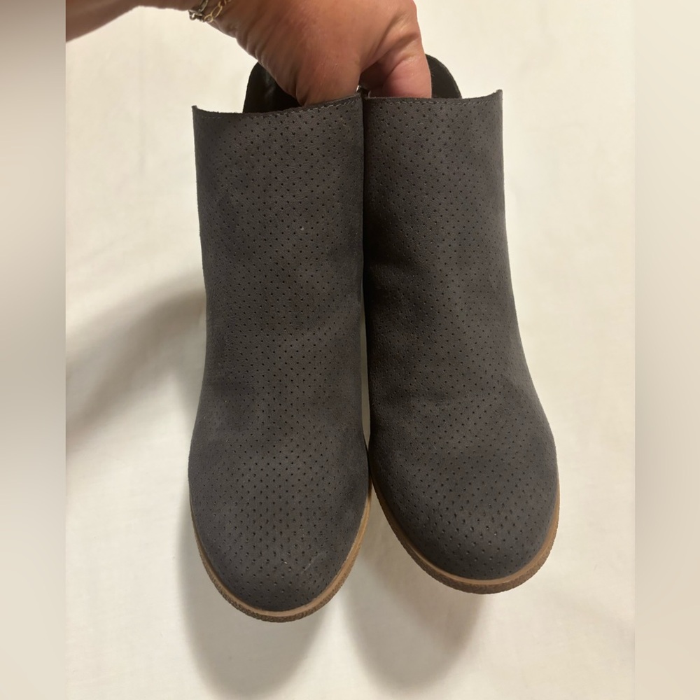 DV by Dolce Vida, gray perforated suede wedge, 8 - Picture 4 of 8